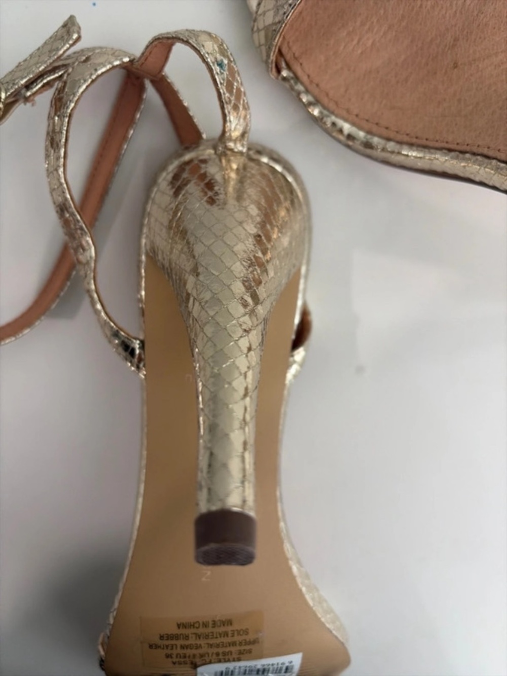 Gold heels - Picture 10 of 11